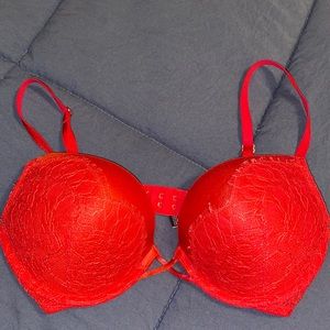 Victoria’s Secret bombshell bra